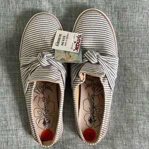 NWT Tommy Bahama slip ons - 9.5 but fit like 8.5